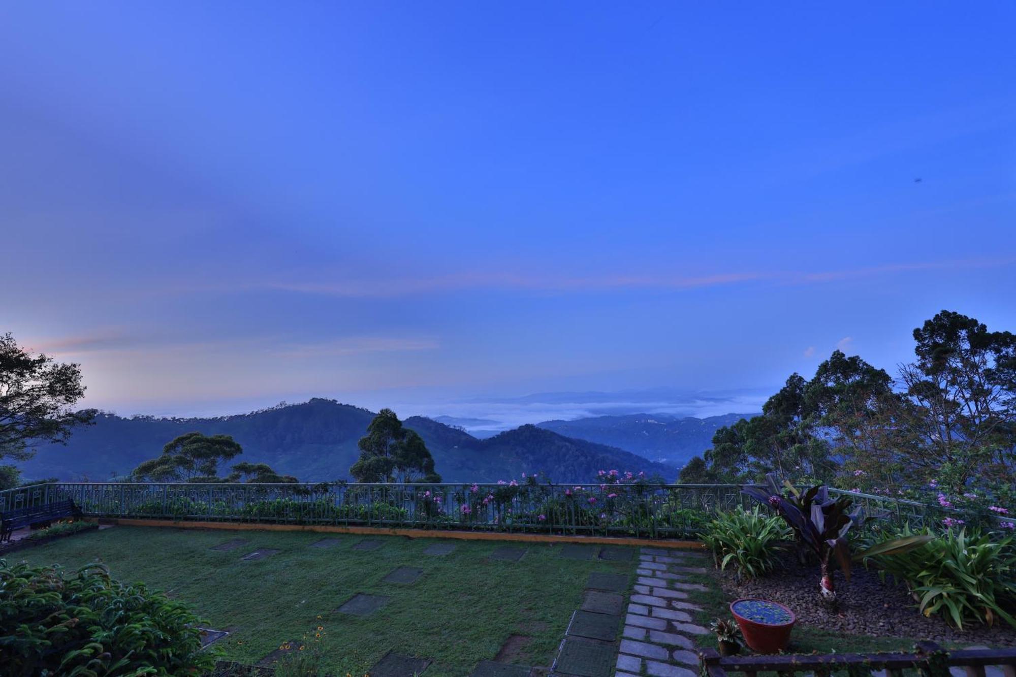 Fragrant Nature Munnar - A Five Star Classified Hotel Екстериор снимка